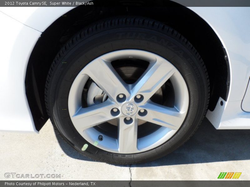 Super White / Black/Ash 2012 Toyota Camry SE
