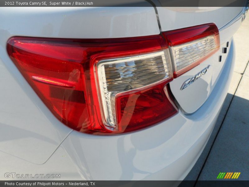 Super White / Black/Ash 2012 Toyota Camry SE