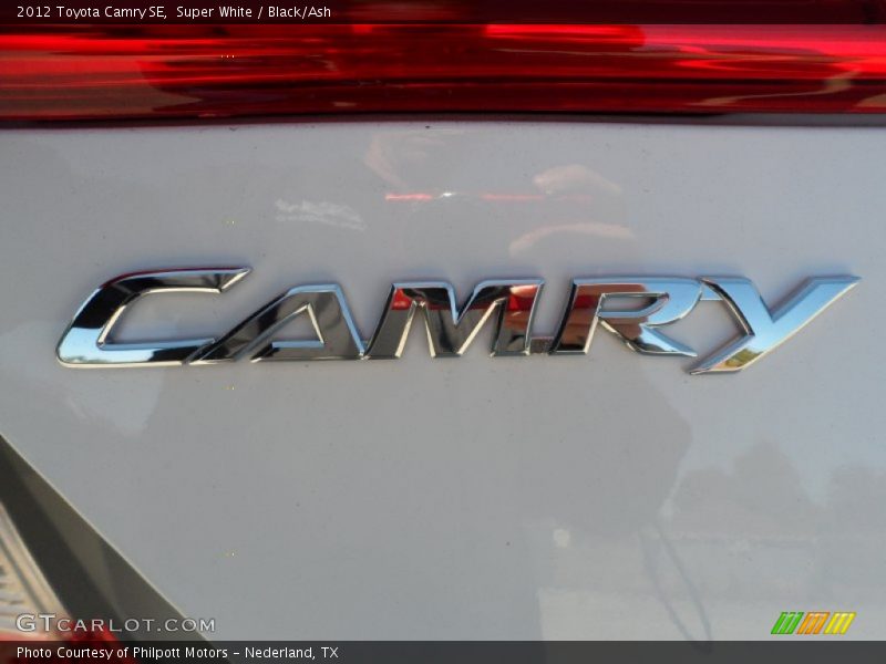 Super White / Black/Ash 2012 Toyota Camry SE
