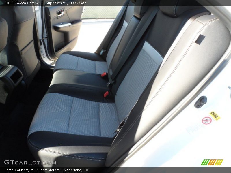 Super White / Black/Ash 2012 Toyota Camry SE