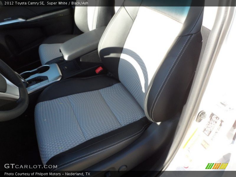 Super White / Black/Ash 2012 Toyota Camry SE