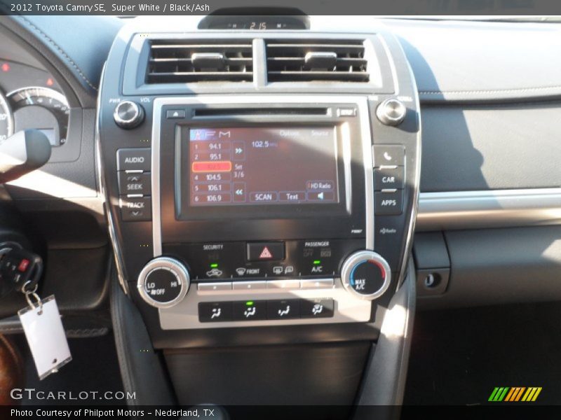 Super White / Black/Ash 2012 Toyota Camry SE