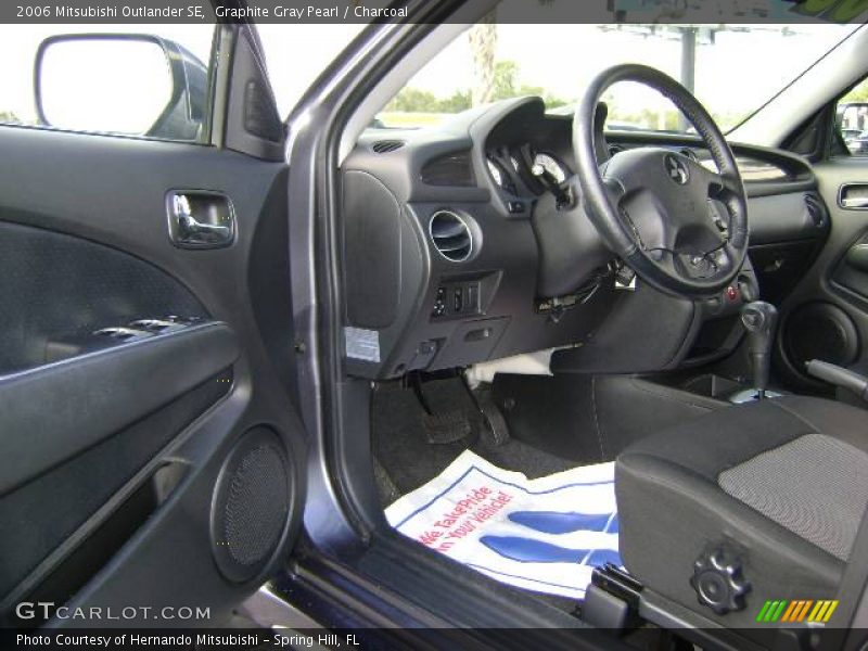 Graphite Gray Pearl / Charcoal 2006 Mitsubishi Outlander SE