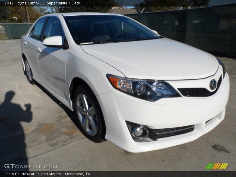Super White / Black 2012 Toyota Camry SE