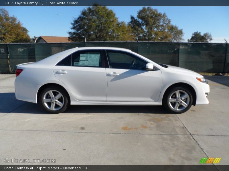 Super White / Black 2012 Toyota Camry SE