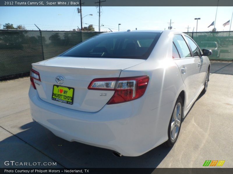 Super White / Black 2012 Toyota Camry SE