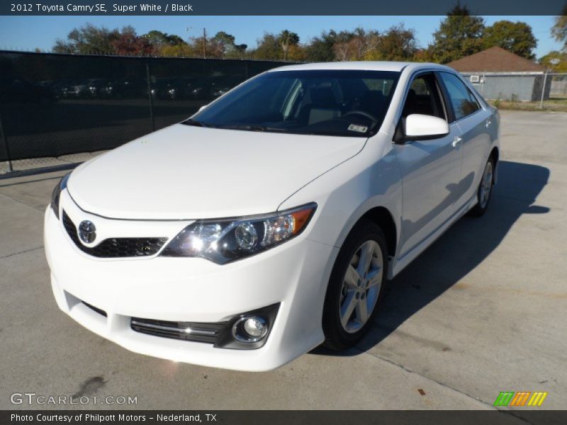 Super White / Black 2012 Toyota Camry SE