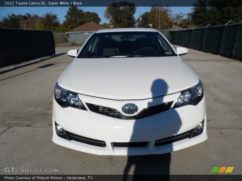 Super White / Black 2012 Toyota Camry SE