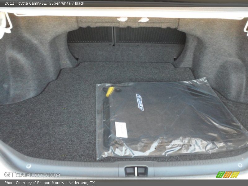 Super White / Black 2012 Toyota Camry SE