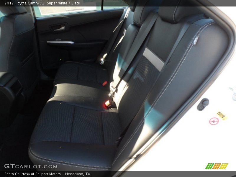Super White / Black 2012 Toyota Camry SE