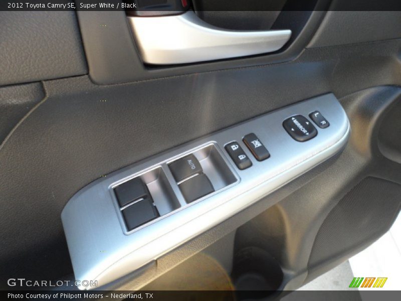 Super White / Black 2012 Toyota Camry SE