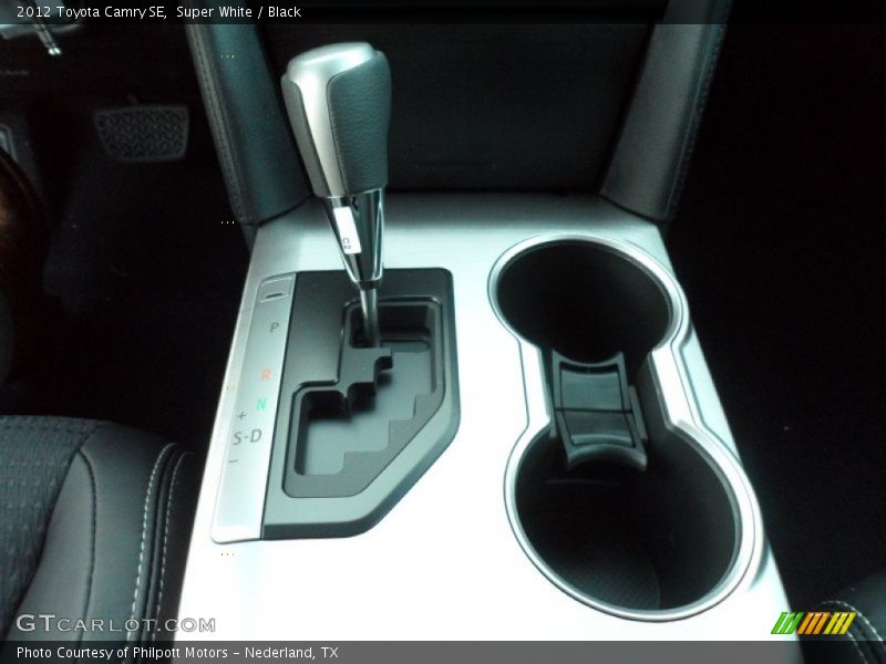 Super White / Black 2012 Toyota Camry SE
