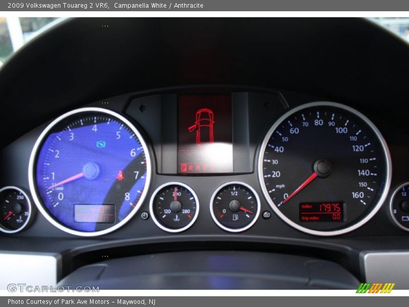 Campanella White / Anthracite 2009 Volkswagen Touareg 2 VR6