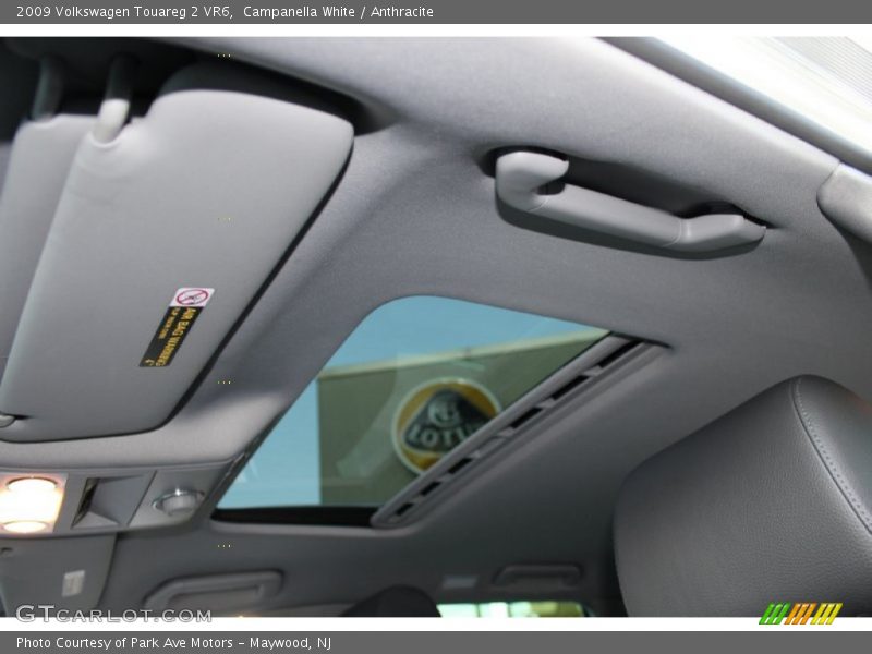 Campanella White / Anthracite 2009 Volkswagen Touareg 2 VR6