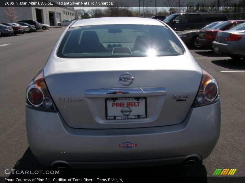 Radiant Silver Metallic / Charcoal 2009 Nissan Altima 3.5 SE