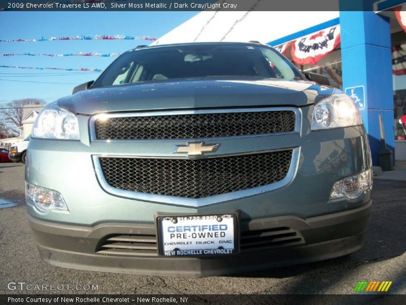 Silver Moss Metallic / Dark Gray/Light Gray 2009 Chevrolet Traverse LS AWD