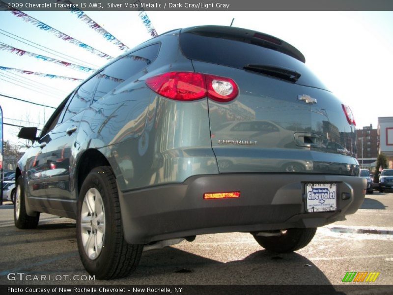 Silver Moss Metallic / Dark Gray/Light Gray 2009 Chevrolet Traverse LS AWD