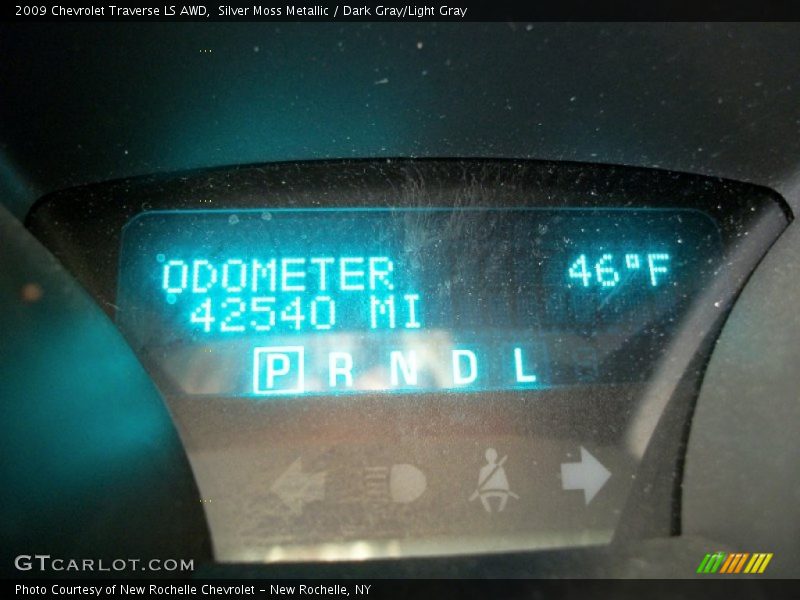 Silver Moss Metallic / Dark Gray/Light Gray 2009 Chevrolet Traverse LS AWD