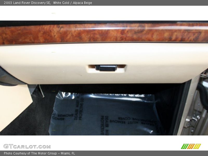 White Gold / Alpaca Beige 2003 Land Rover Discovery SE