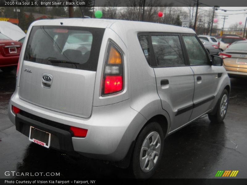 Bright Silver / Black Cloth 2010 Kia Soul 1.6