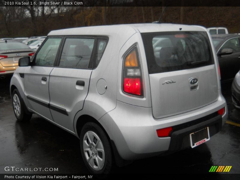 Bright Silver / Black Cloth 2010 Kia Soul 1.6