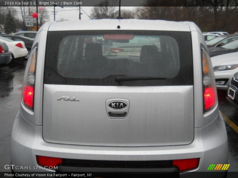 Bright Silver / Black Cloth 2010 Kia Soul 1.6
