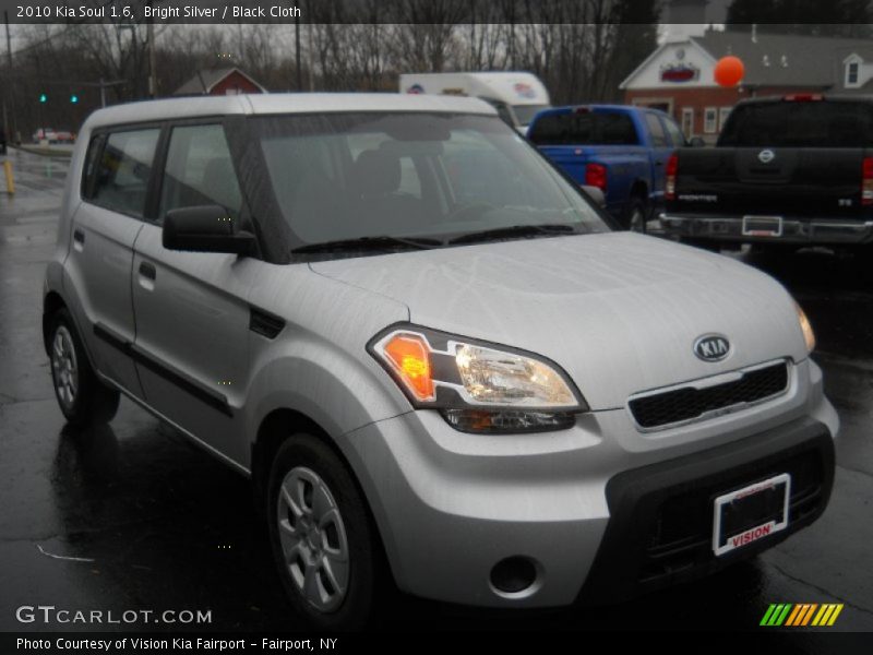 Bright Silver / Black Cloth 2010 Kia Soul 1.6