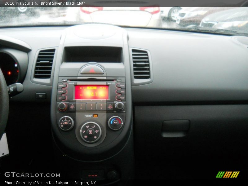 Bright Silver / Black Cloth 2010 Kia Soul 1.6