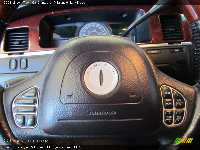 Vibrant White / Black 2003 Lincoln Town Car Signature
