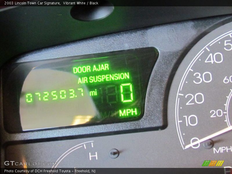 Vibrant White / Black 2003 Lincoln Town Car Signature