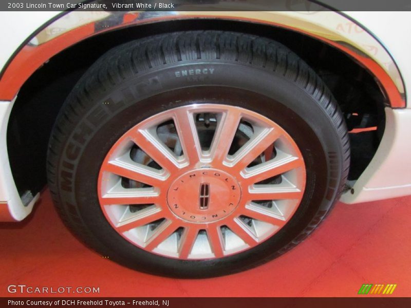 Vibrant White / Black 2003 Lincoln Town Car Signature