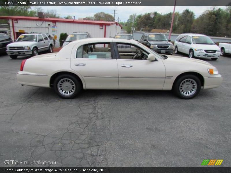 Ivory Parchment Pearl Tri-Coat / Light Parchment 1999 Lincoln Town Car Cartier