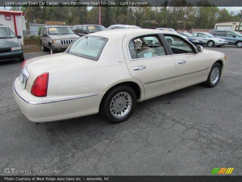 Ivory Parchment Pearl Tri-Coat / Light Parchment 1999 Lincoln Town Car Cartier