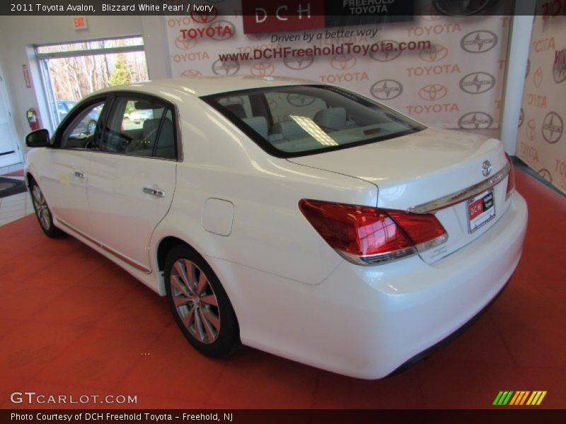 Blizzard White Pearl / Ivory 2011 Toyota Avalon