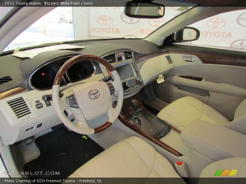 Blizzard White Pearl / Ivory 2011 Toyota Avalon