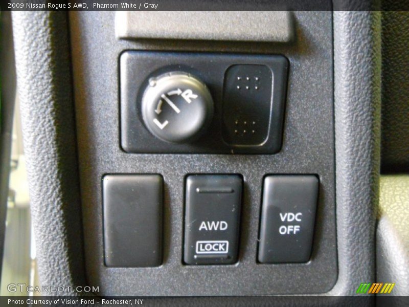 Phantom White / Gray 2009 Nissan Rogue S AWD