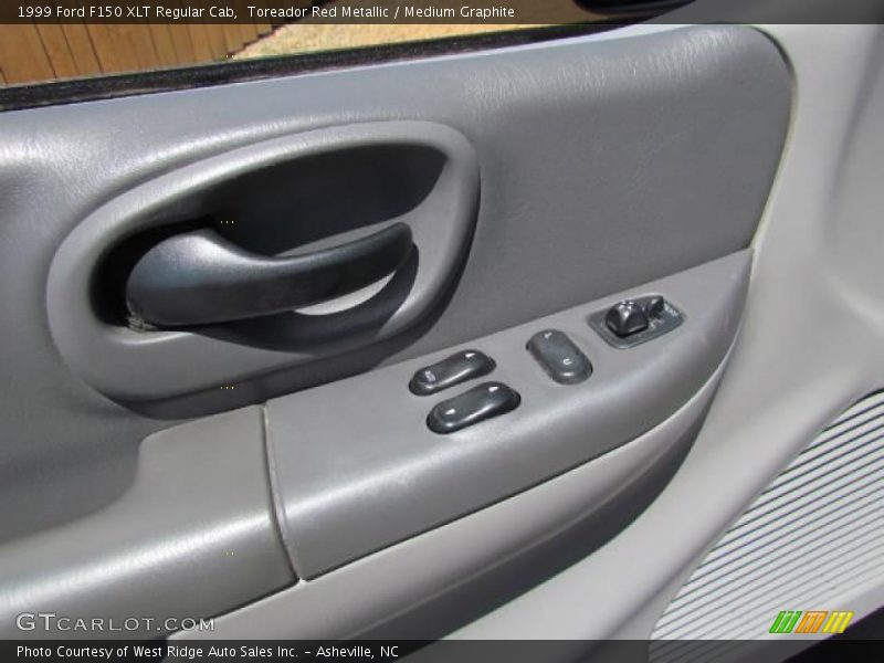 Toreador Red Metallic / Medium Graphite 1999 Ford F150 XLT Regular Cab