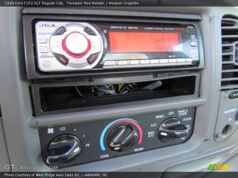 Toreador Red Metallic / Medium Graphite 1999 Ford F150 XLT Regular Cab