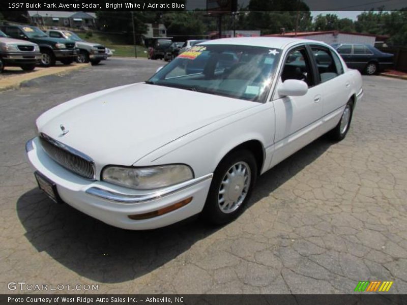 Front 3/4 View of 1997 Park Avenue Sedan