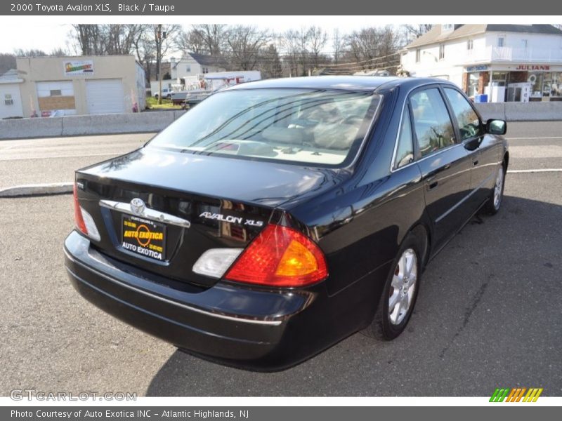Black / Taupe 2000 Toyota Avalon XLS