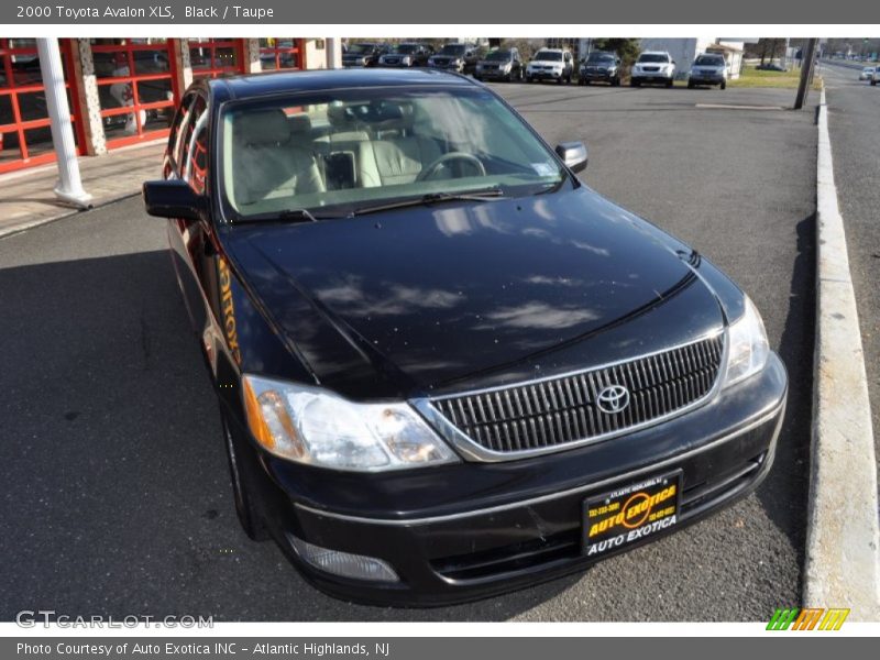 Black / Taupe 2000 Toyota Avalon XLS