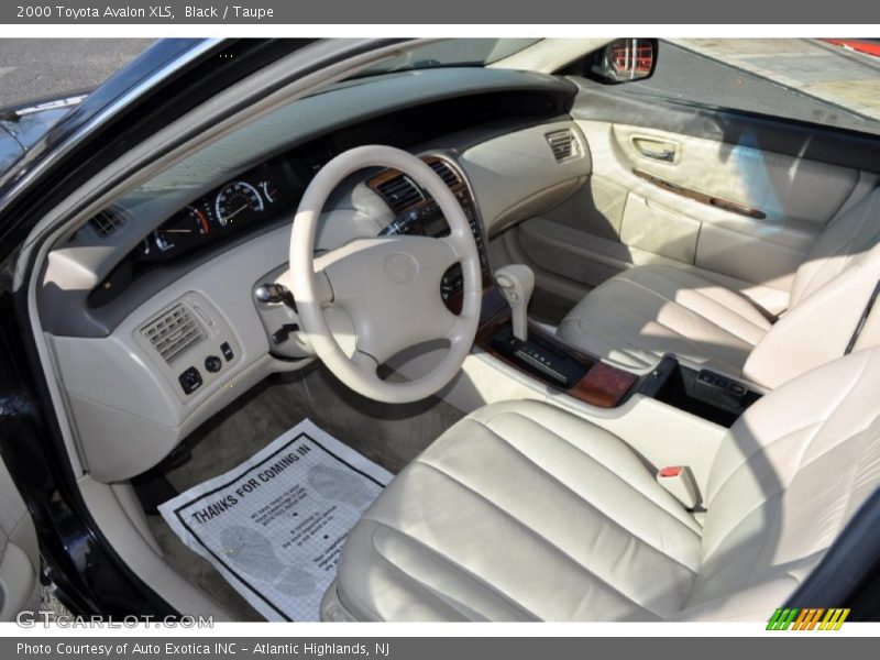 Black / Taupe 2000 Toyota Avalon XLS