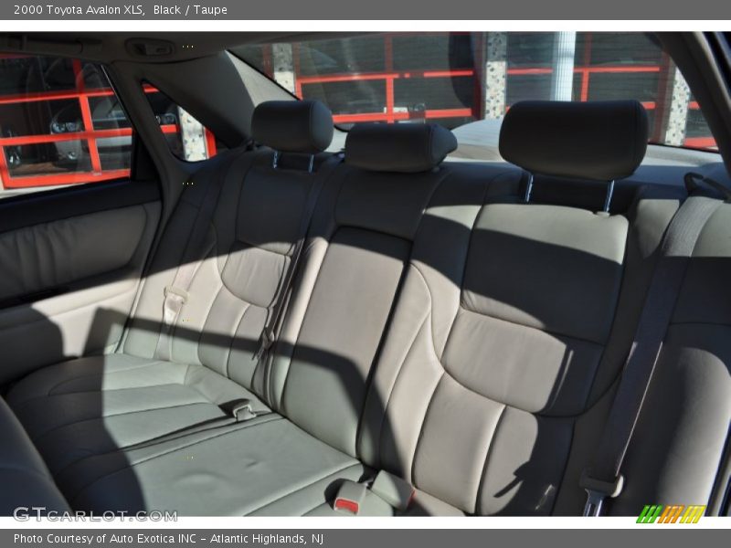 Black / Taupe 2000 Toyota Avalon XLS