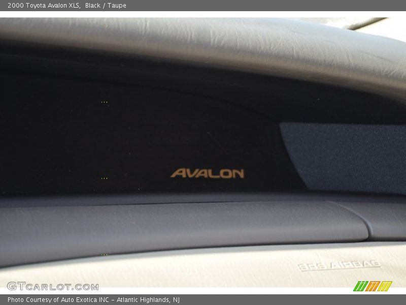 Black / Taupe 2000 Toyota Avalon XLS