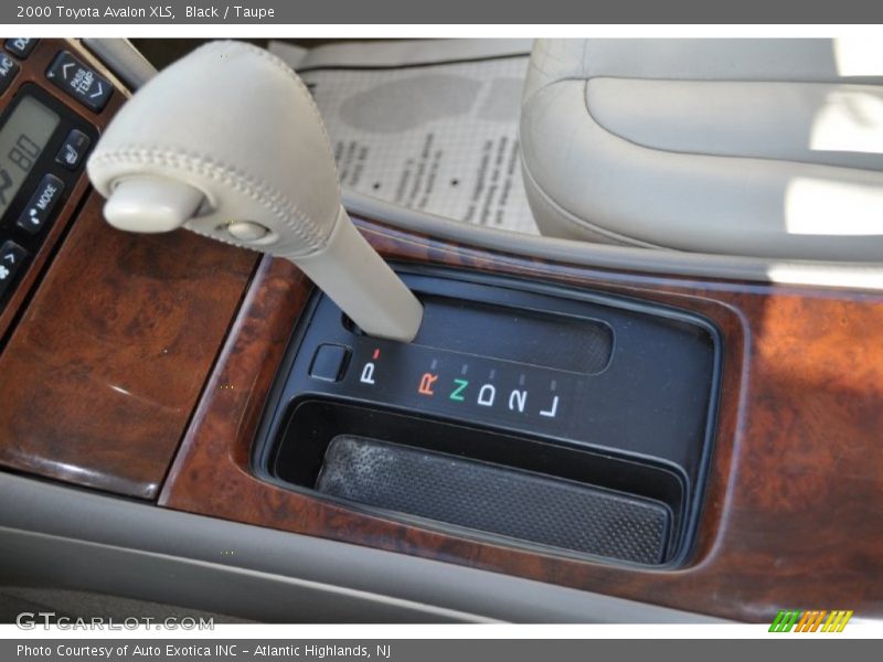Black / Taupe 2000 Toyota Avalon XLS