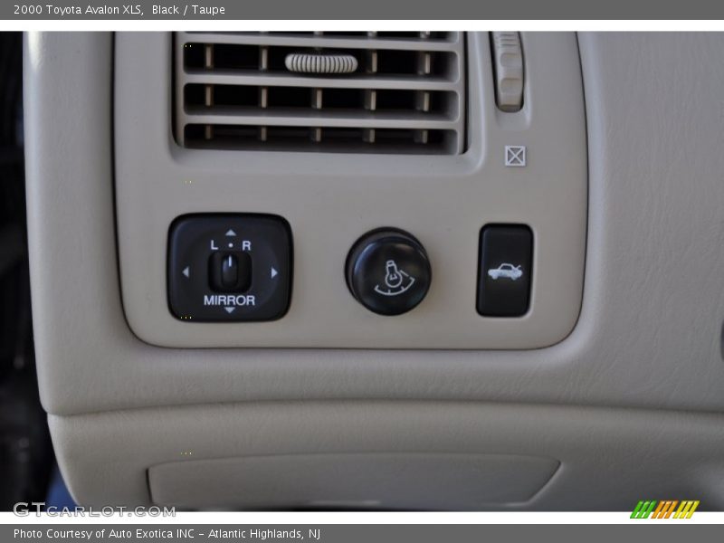 Black / Taupe 2000 Toyota Avalon XLS