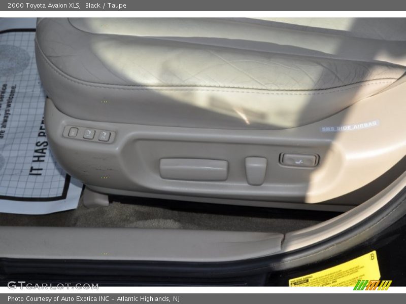 Black / Taupe 2000 Toyota Avalon XLS