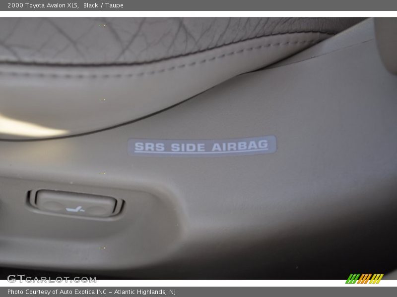 Black / Taupe 2000 Toyota Avalon XLS