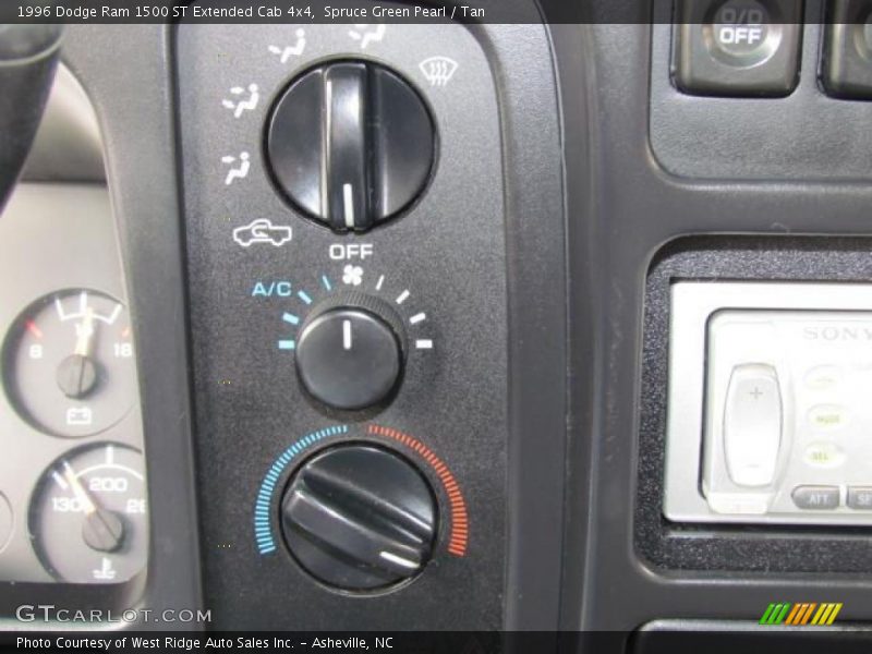 Controls of 1996 Ram 1500 ST Extended Cab 4x4