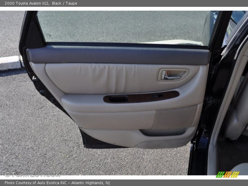 Black / Taupe 2000 Toyota Avalon XLS